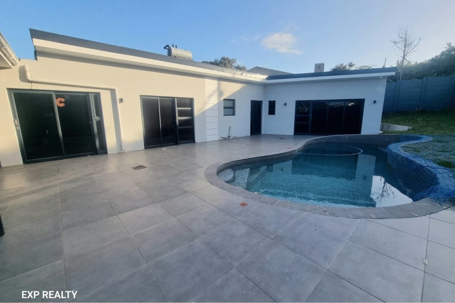 4 Bedroom Property for Sale in Beacon Bay Eastern Cape